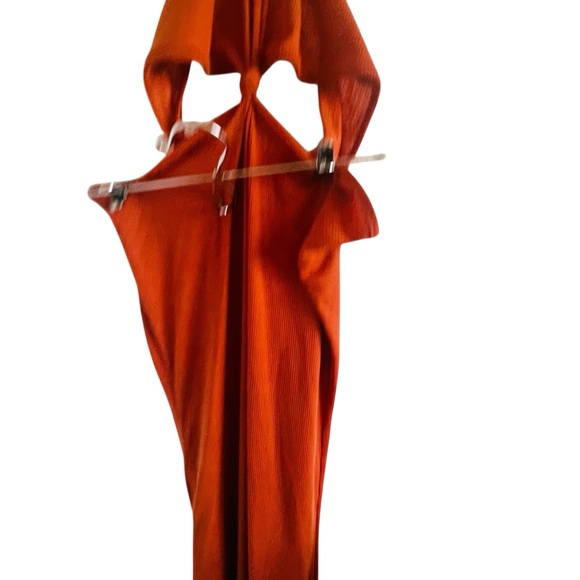 Starlow Cut Out Halter Midi Dress - Picture 2 of 6